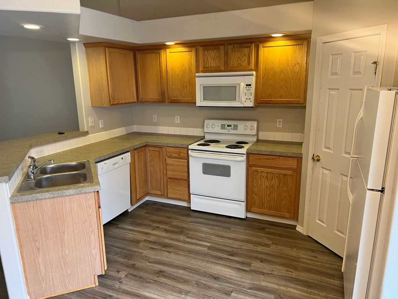 2719 Carnegie St - Photo 4 of 14