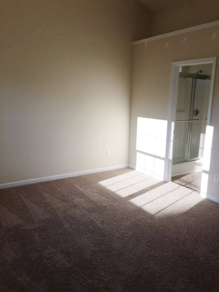 305 Engelmann Ln - Photo 6 of 8