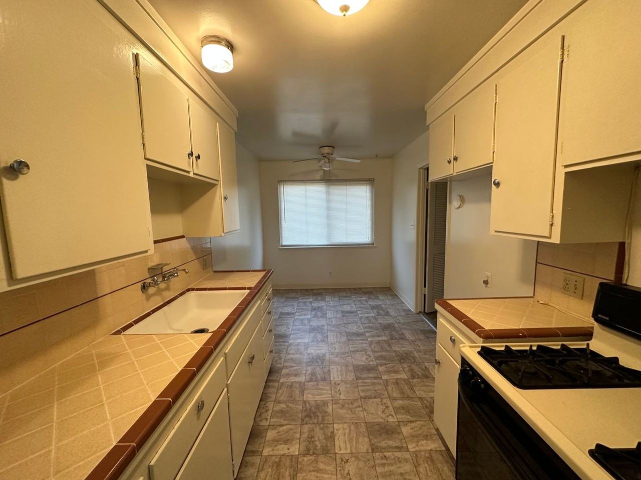 1601 19th St - Photo 3 of 9