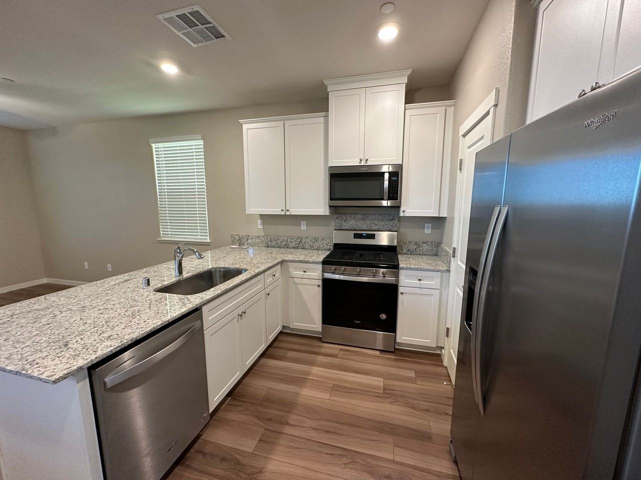 4099 Liverpool St - Photo 3 of 9