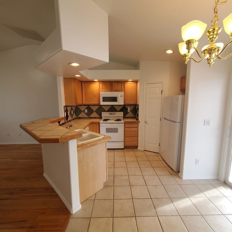 11469 W Irving St - Photo 7 of 31