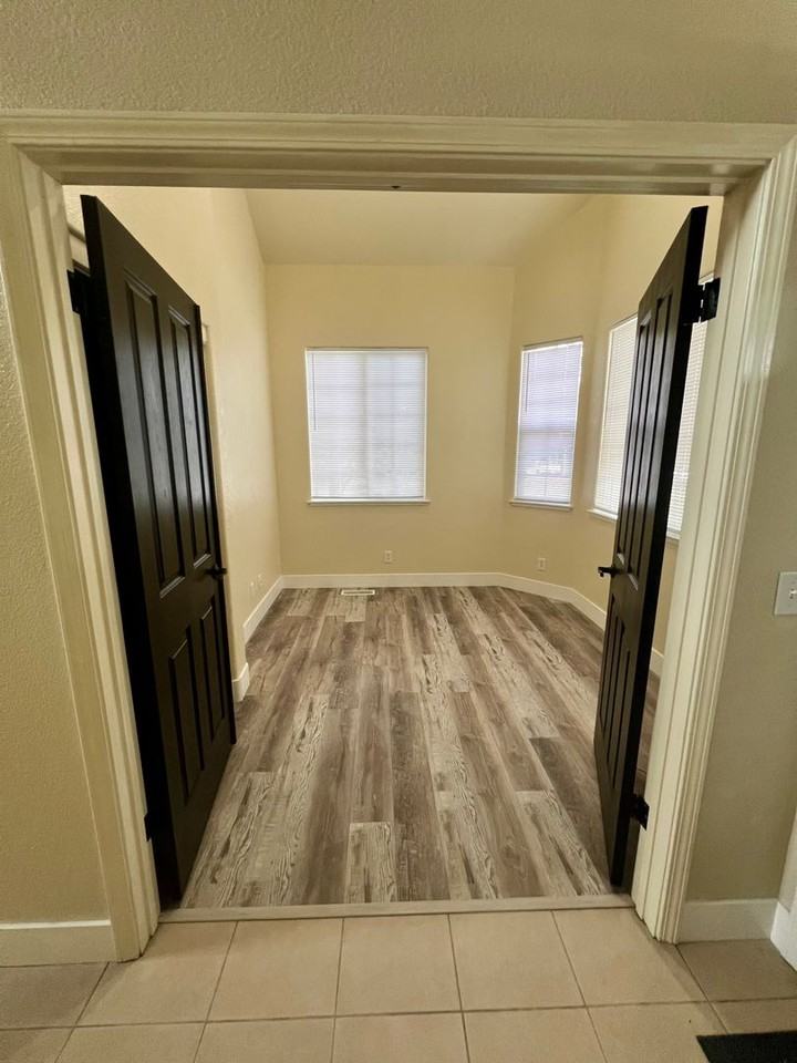 2749 Marlow Ct - Photo 2 of 34