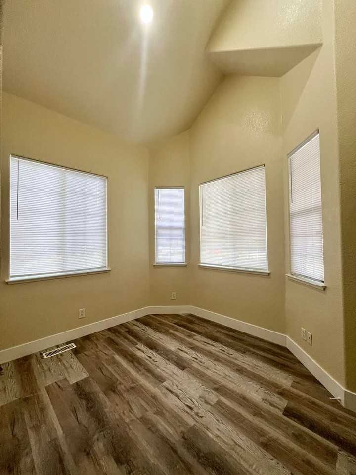 2749 Marlow Ct - Photo 3 of 34