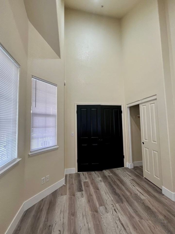 2749 Marlow Ct - Photo 4 of 34