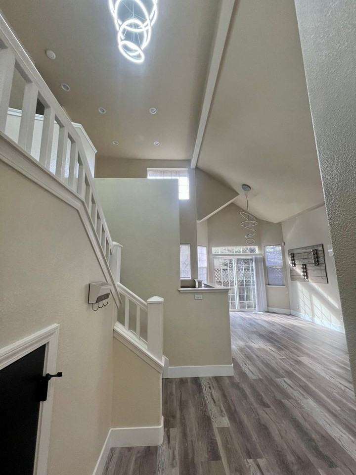 2749 Marlow Ct - Photo 6 of 34