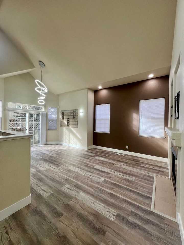 2749 Marlow Ct - Photo 7 of 34