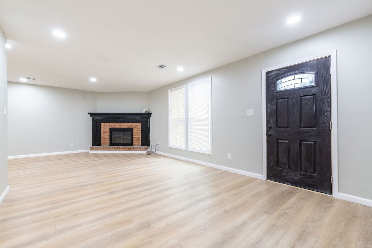 1000 Rampart Pl - Photo 4 of 45