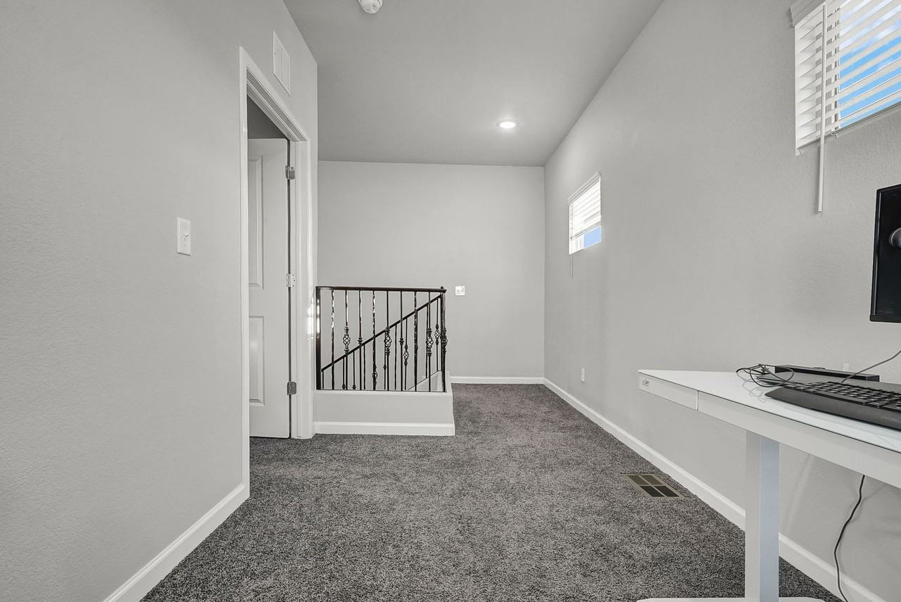 1072 Haper Ct - Photo 2 of 41