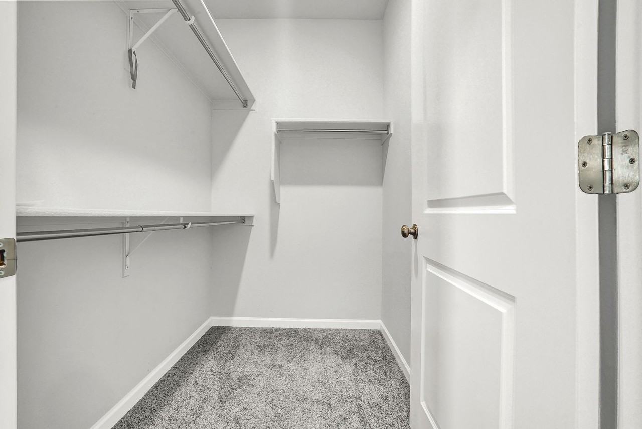 1072 Haper Ct - Photo 3 of 41