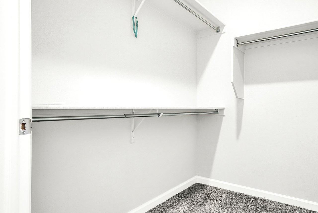 1072 Haper Ct - Photo 4 of 41