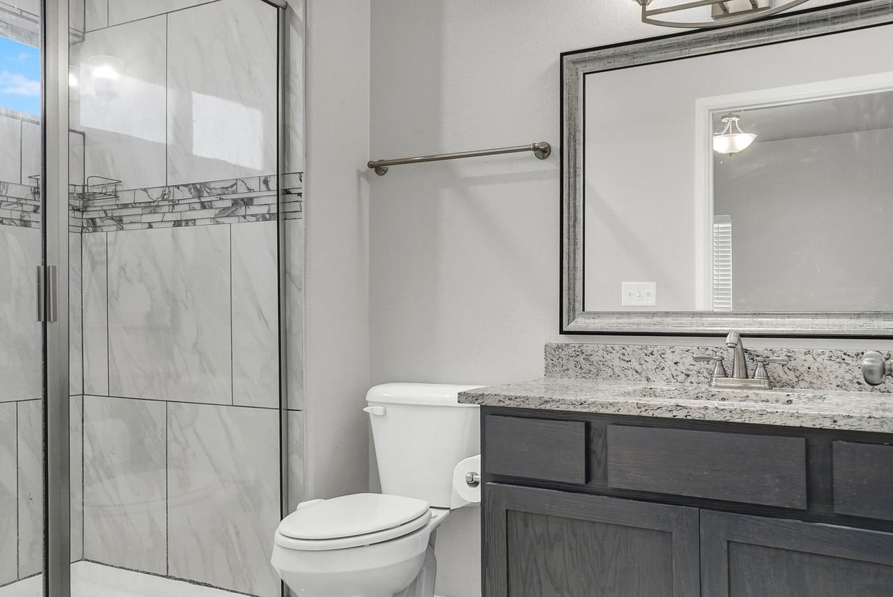 1072 Haper Ct - Photo 6 of 41