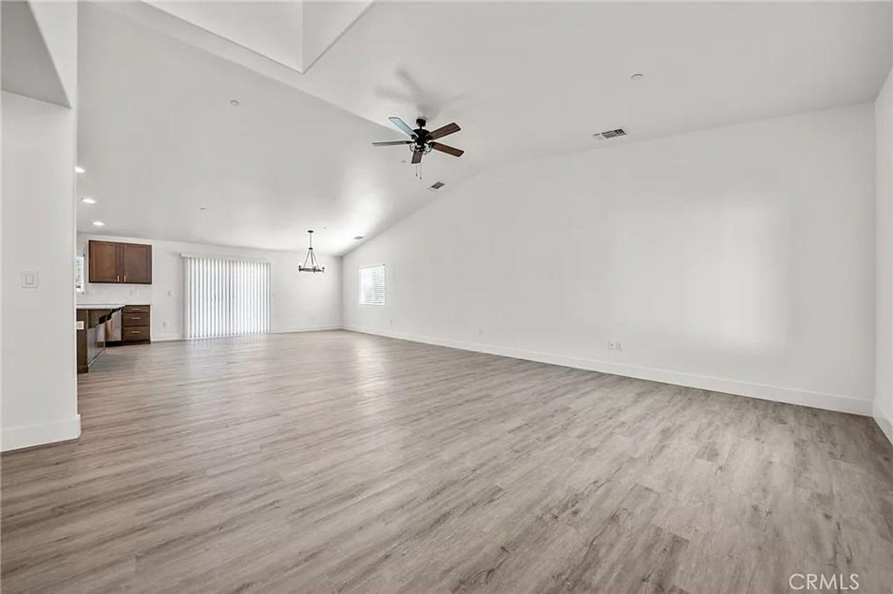 7650 Rockaway Ave - Photo 4 of 30