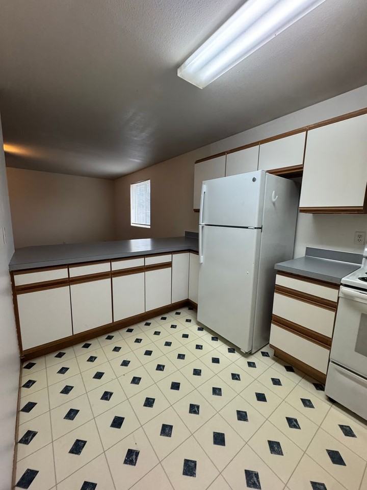 296 Sussex Ave W #3 - Photo 2 of 9