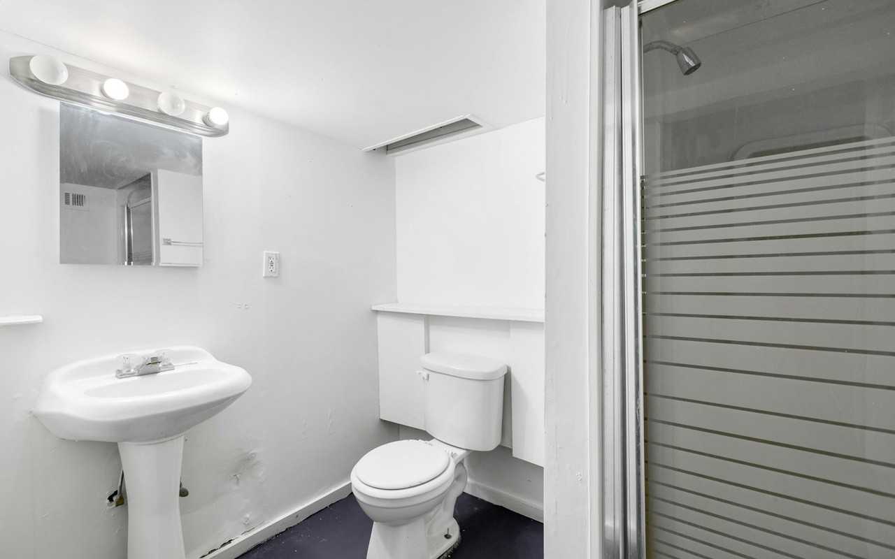 7918 Page Avenue - Photo 4 of 20