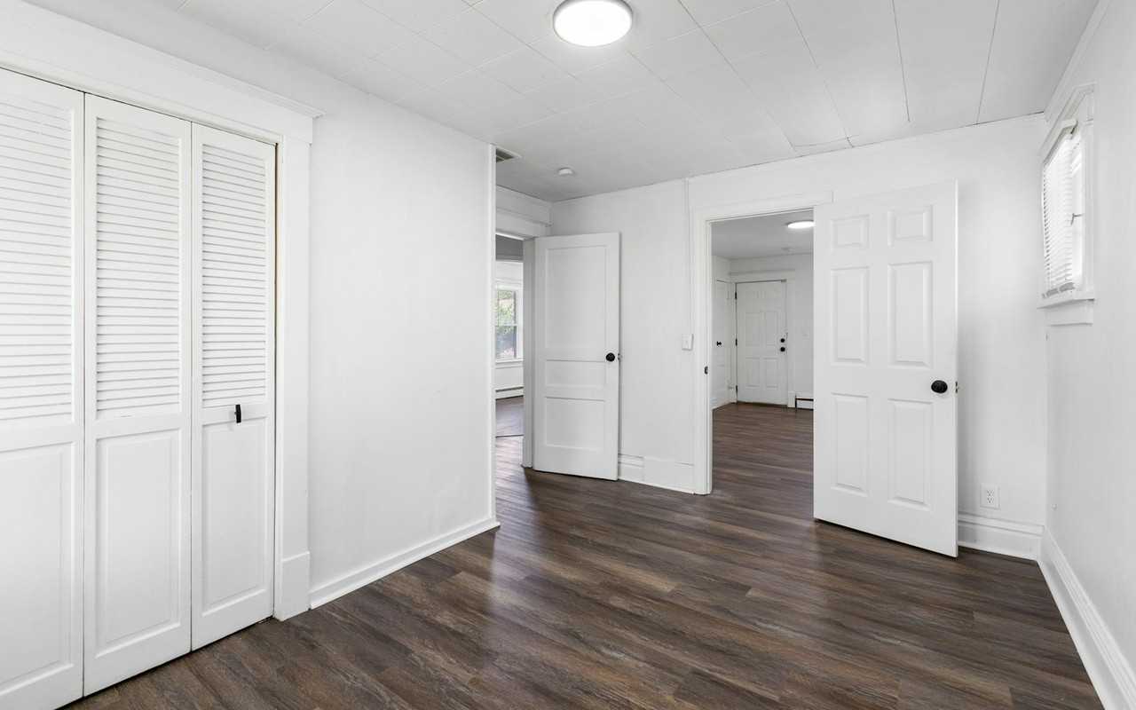 7918 Page Avenue - Photo 7 of 20