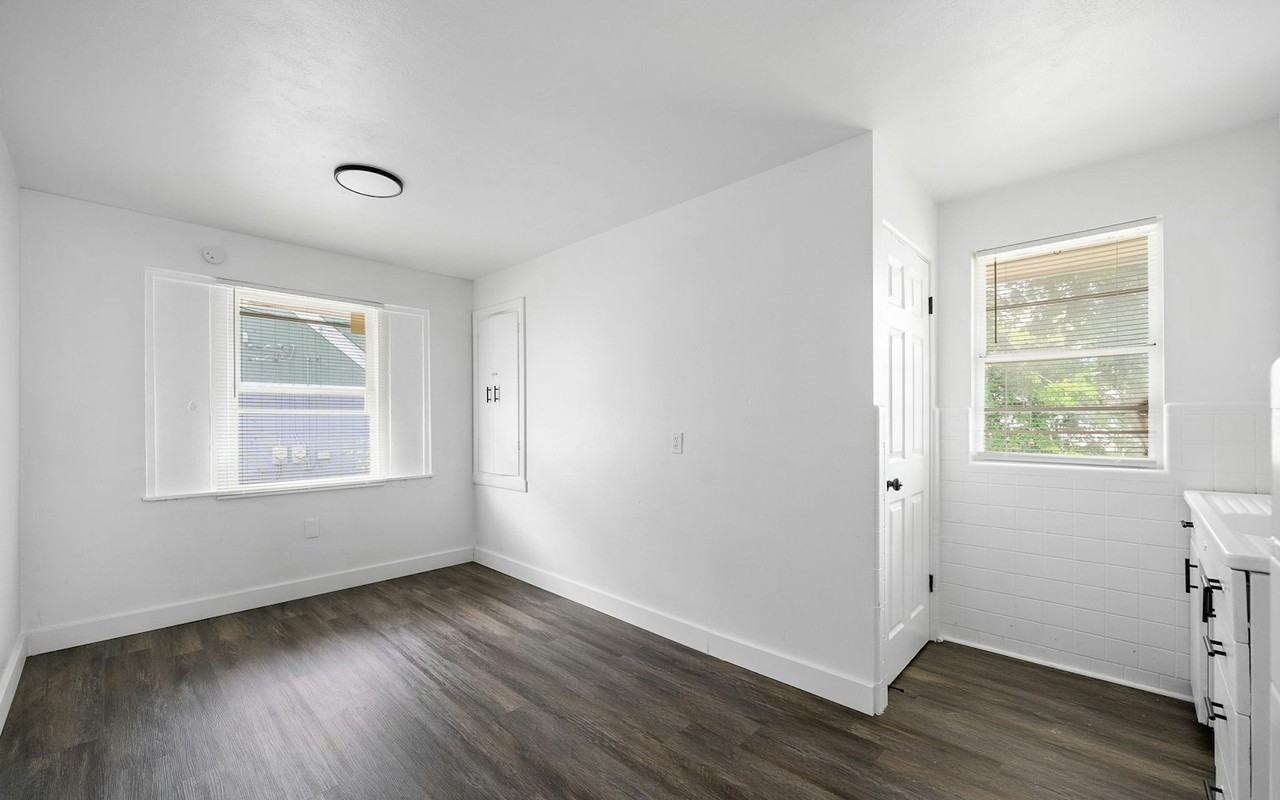 4513 Rosewood Avenue - Photo 3 of 14