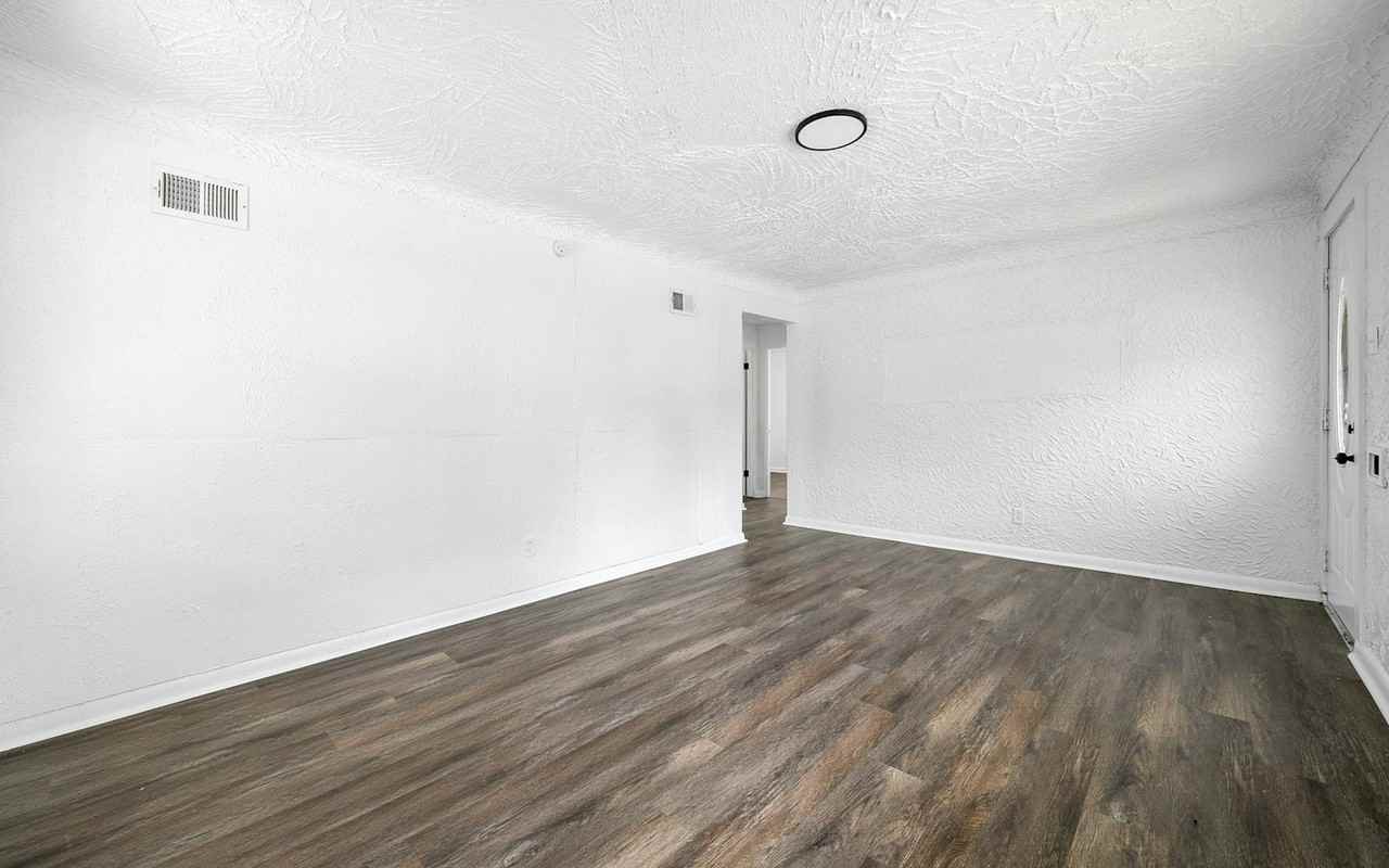 4513 Rosewood Avenue - Photo 7 of 14