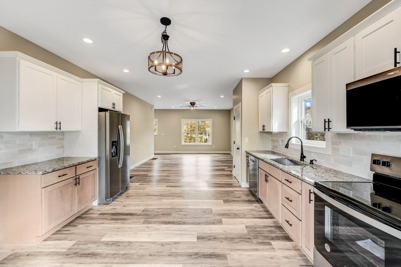 702 East Elm Street - Photo 2 of 39