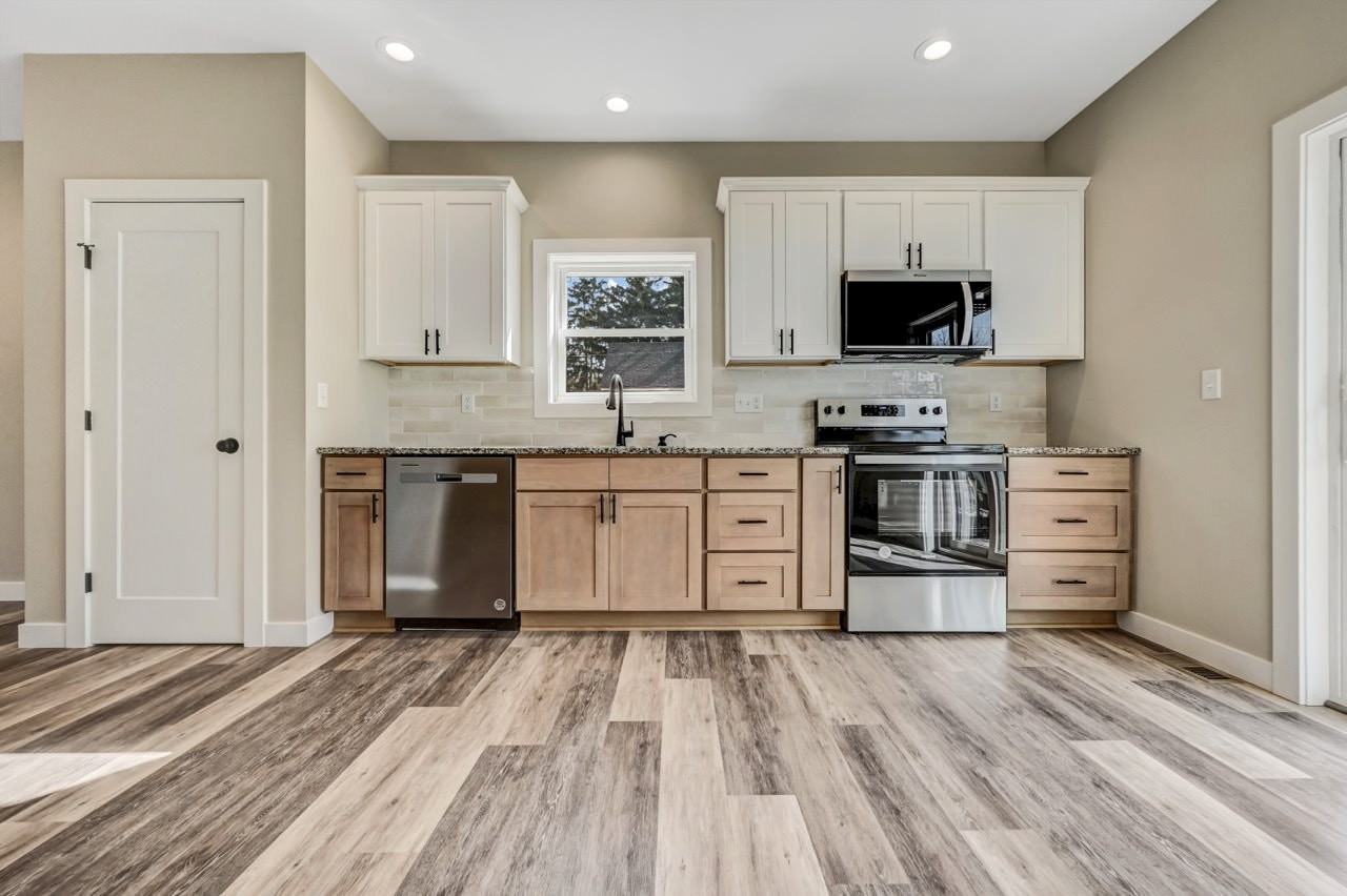 702 East Elm Street - Photo 3 of 39