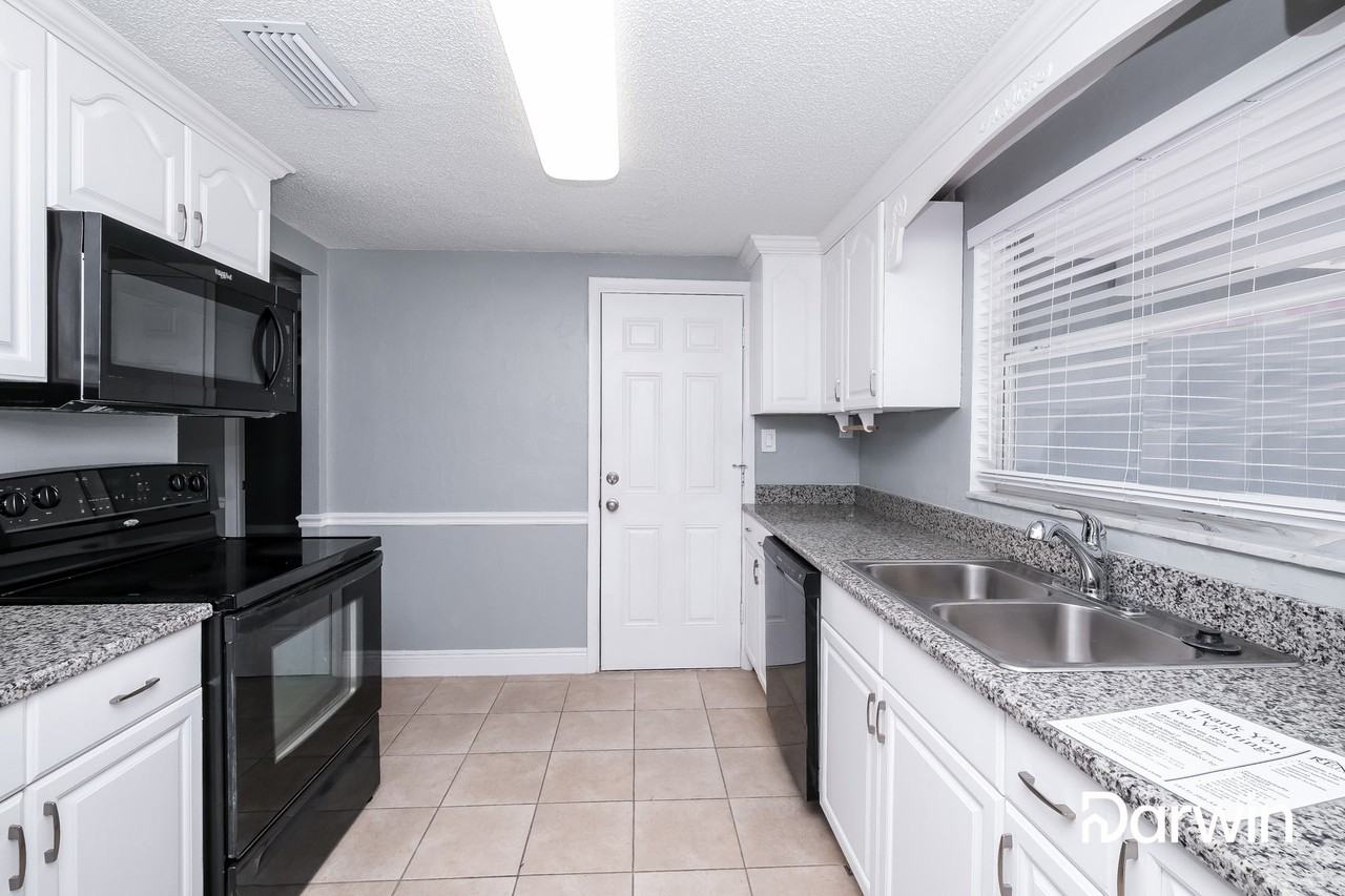 10525 Oleander Dr - Photo 2 of 15