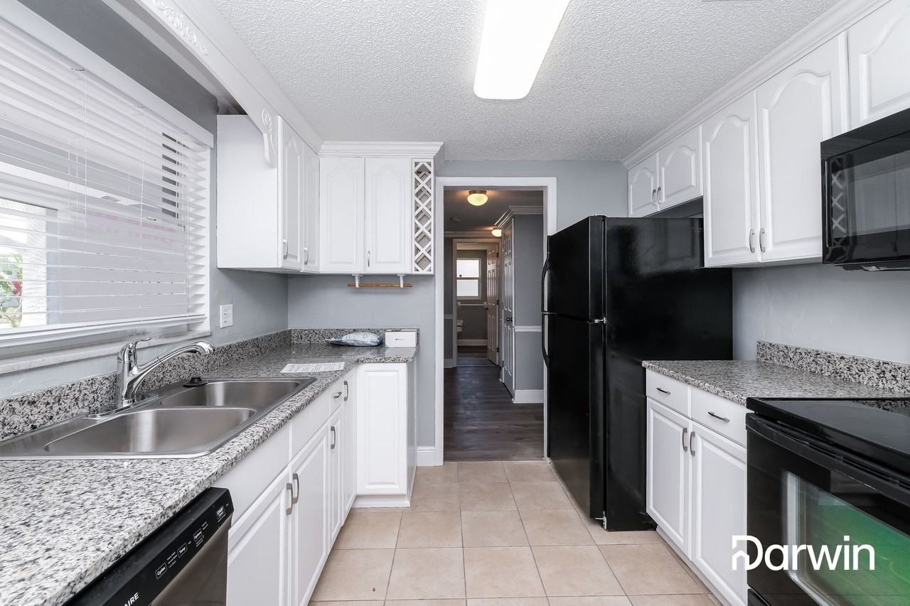 10525 Oleander Dr - Photo 3 of 15