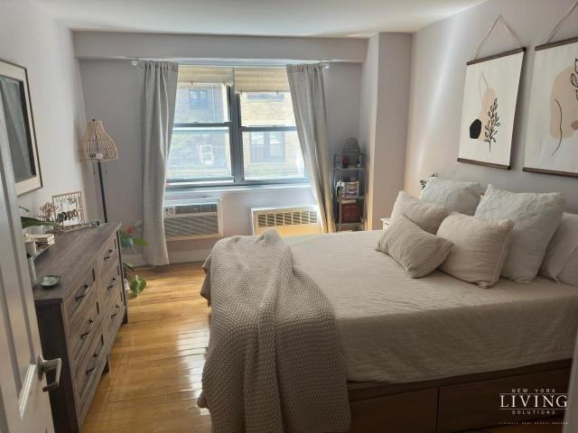 50 W 97th St - Photo 2 of 9