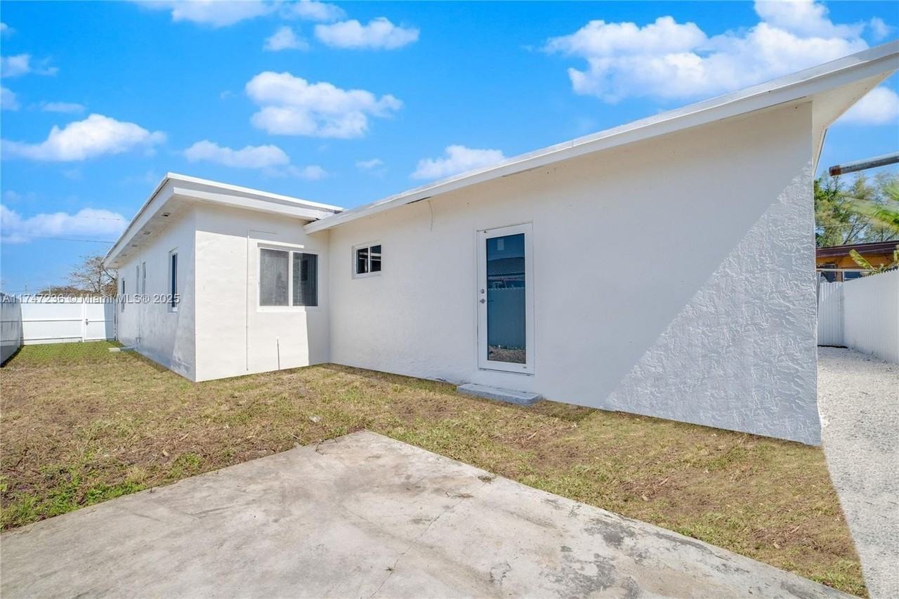 10272 Sw 178th St #1 - Photo 2 of 8