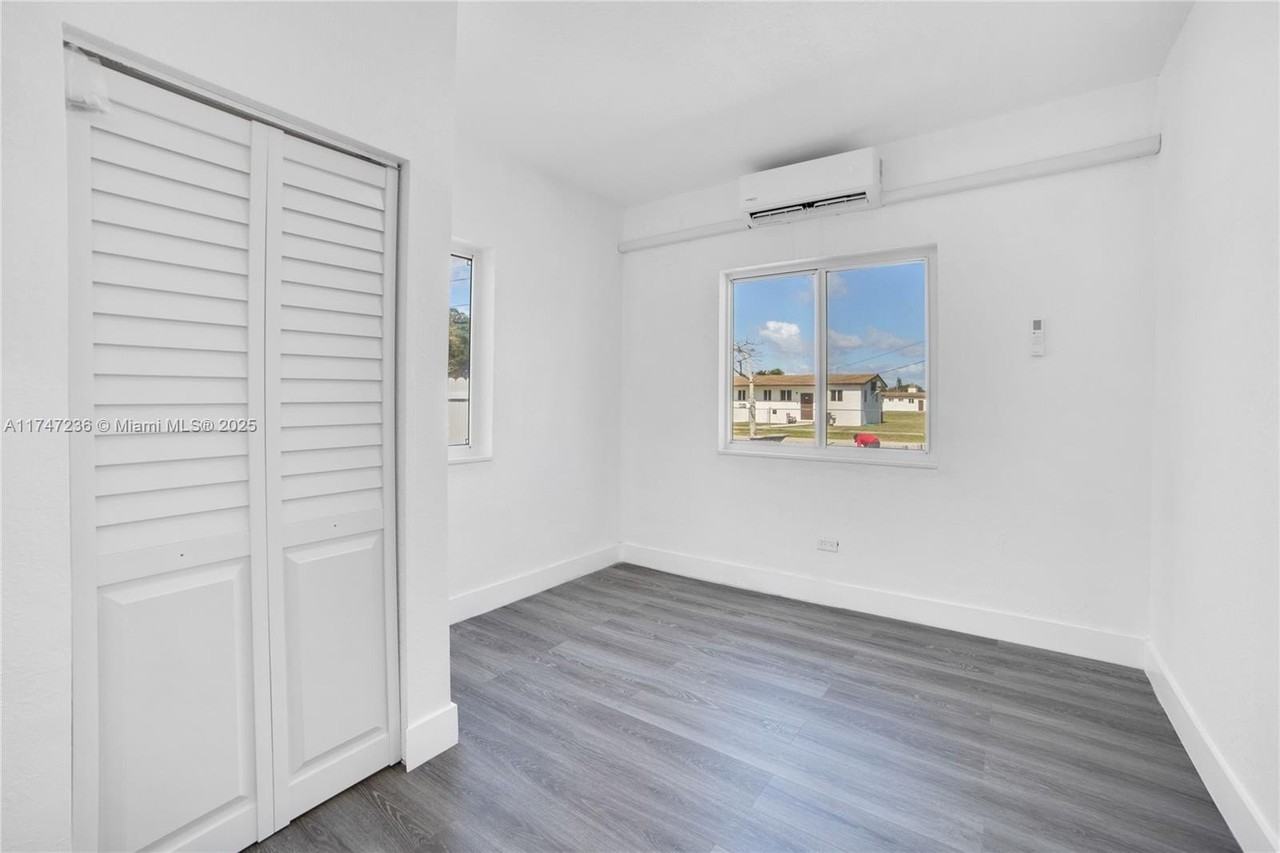 10272 Sw 178th St #1 - Photo 7 of 8