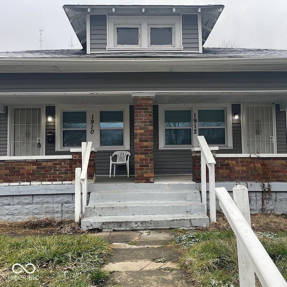 1910 Southeastern Ave - Photo 2 of 15