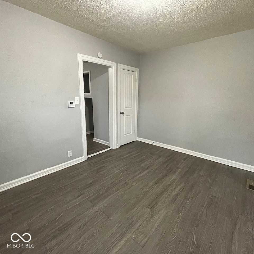 1910 Southeastern Ave - Photo 5 of 15