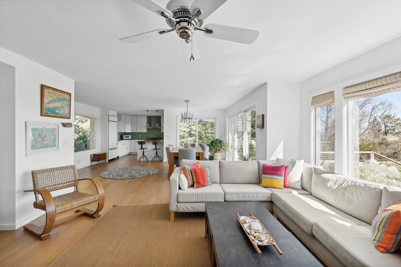 28 Gardiners Bay Drive - Photo 3 of 27