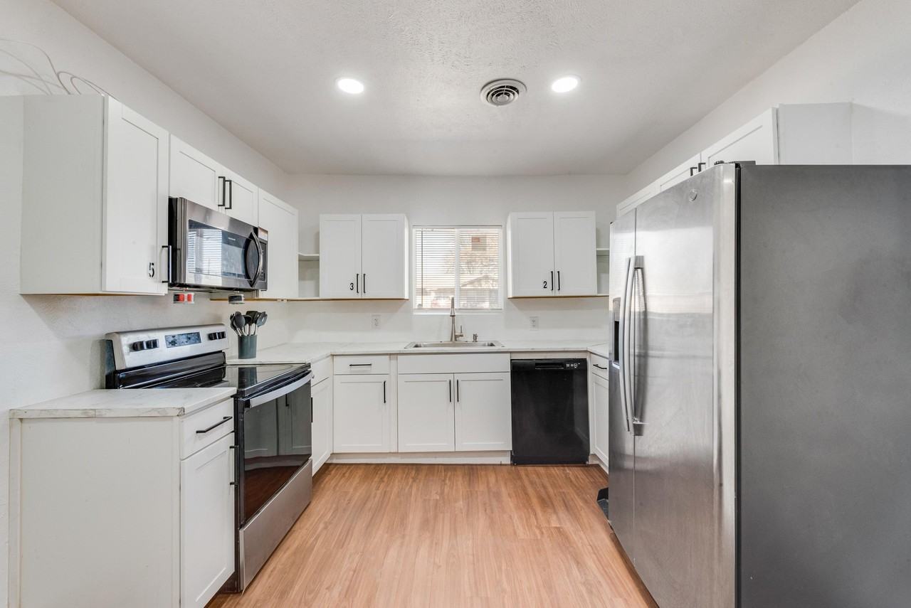 Melissa St - Photo 3 of 6