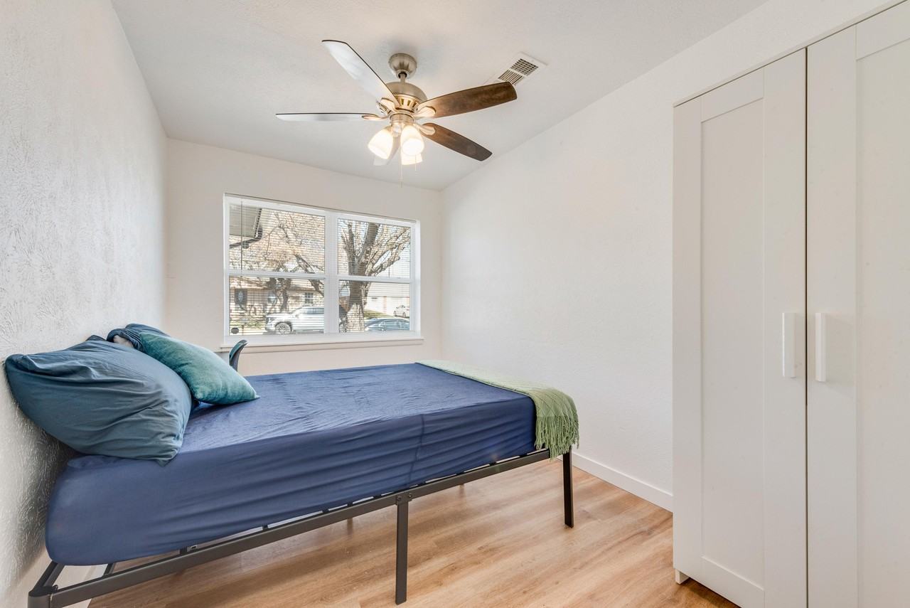 Melissa St - Photo 5 of 6