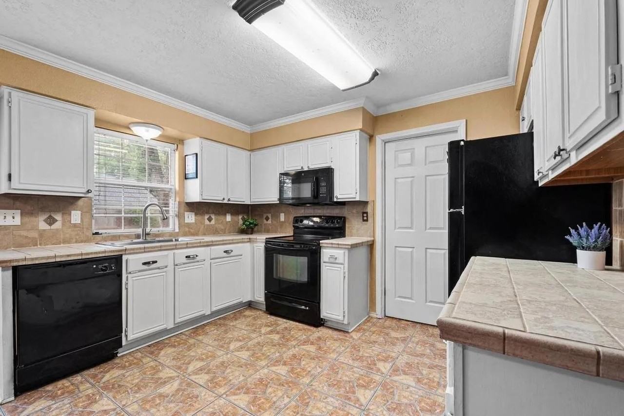 Scotland Dr - Photo 7 of 10