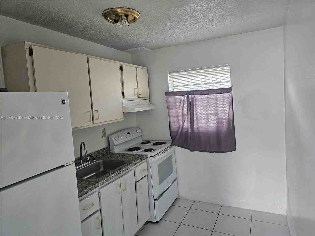 2435 Nw 8th Pl #2 - Photo 2 of 8