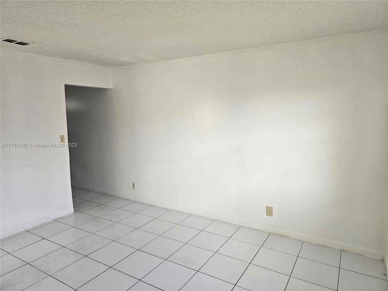 2435 Nw 8th Pl #2 - Photo 3 of 8