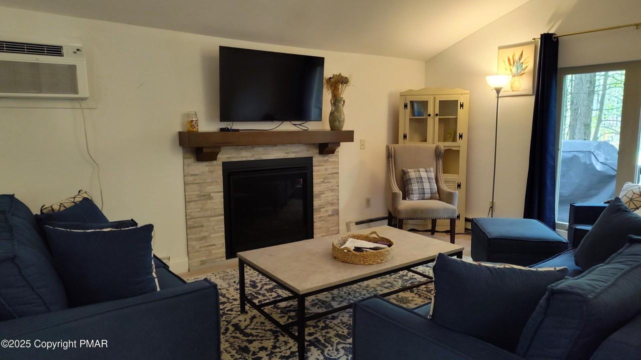 321 Stroud Ct - Photo 2 of 9