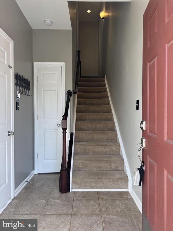 10035 Moxleys Ford Ln - Photo 2 of 28
