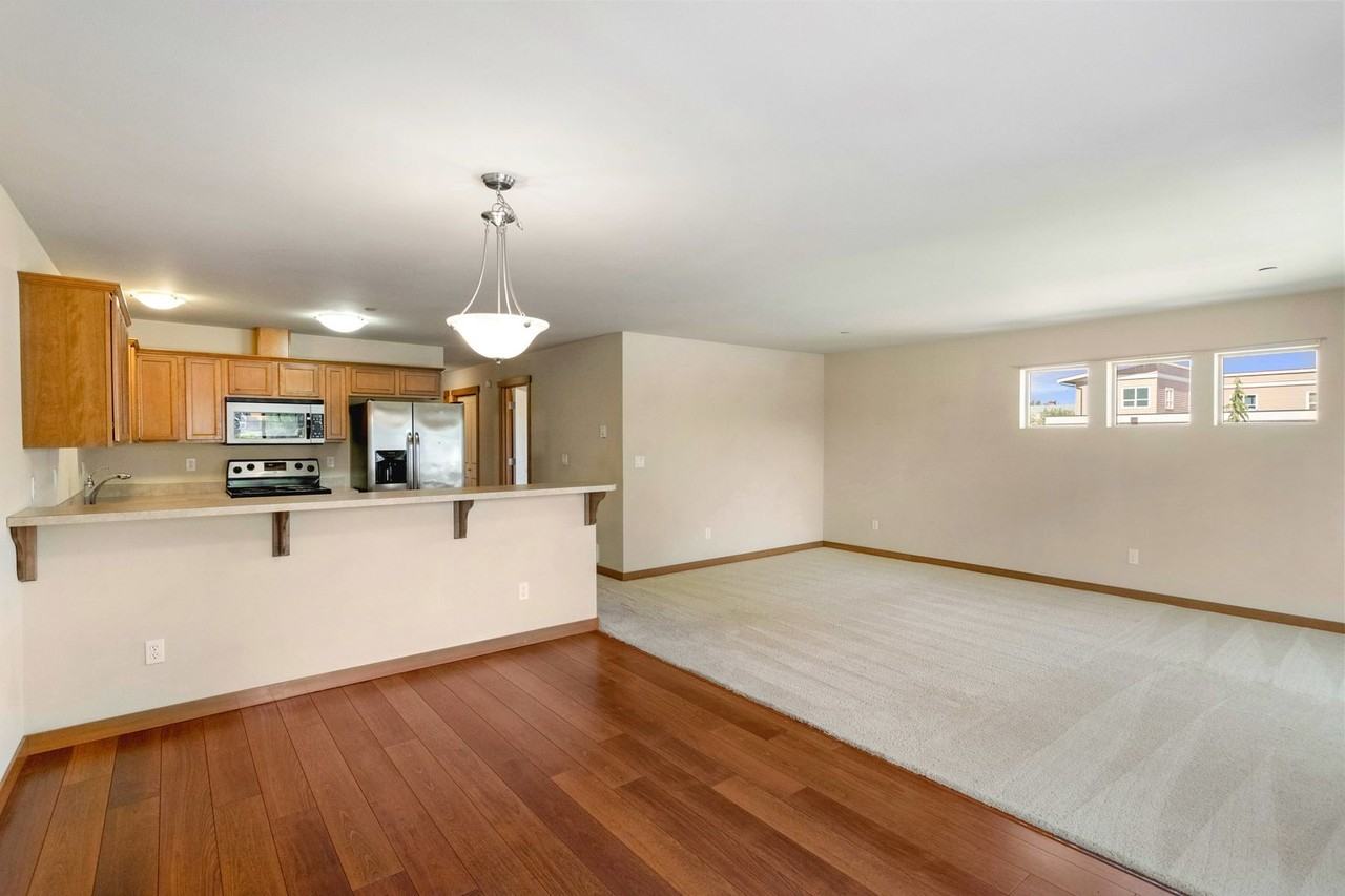 Townhomes/Apartments - Photo 2 of 19