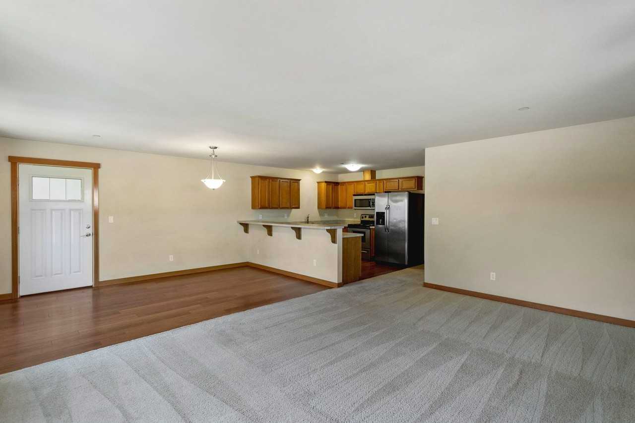 Townhomes/Apartments - Photo 3 of 19