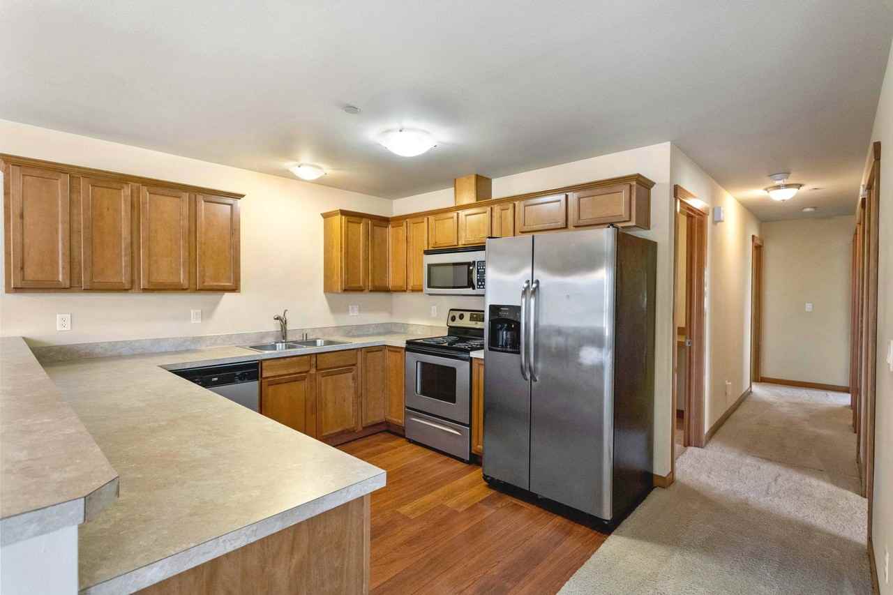 Townhomes/Apartments - Photo 4 of 19