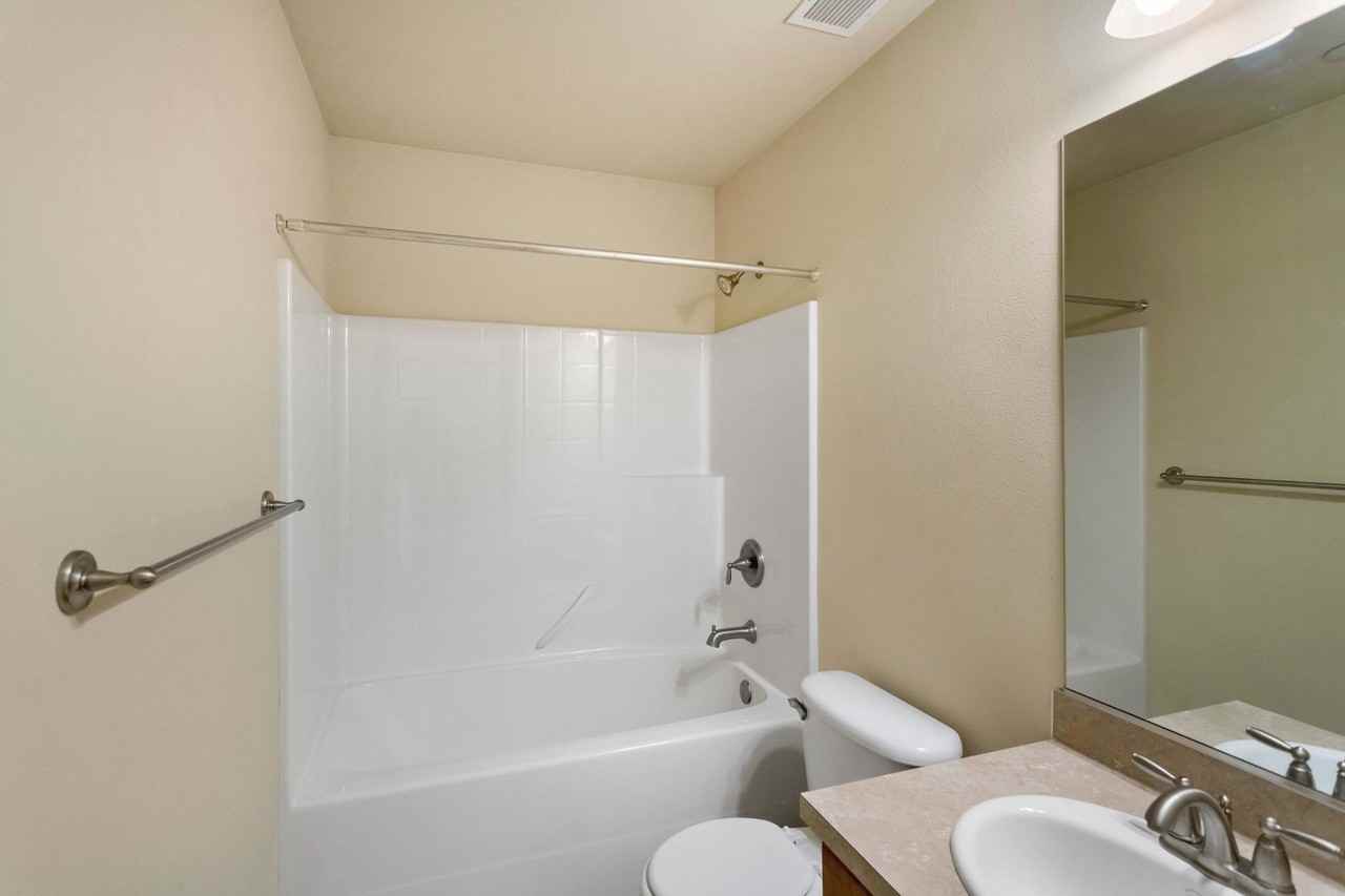 Townhomes/Apartments - Photo 6 of 19