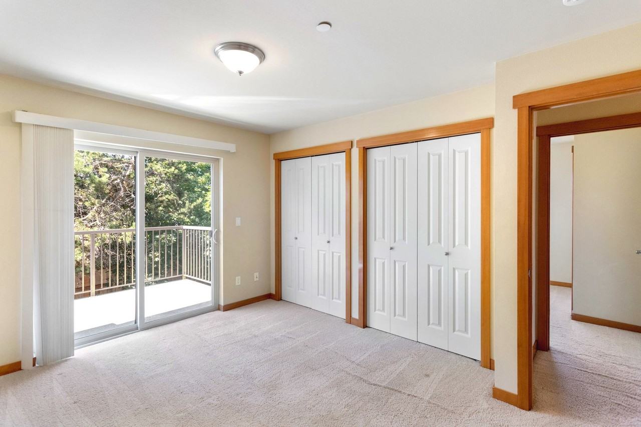 Townhomes/Apartments - Photo 7 of 19