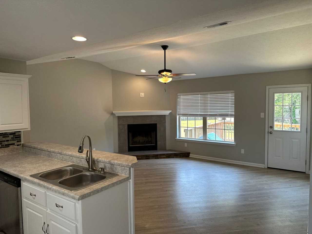 115 Carriage Cv - Photo 2 of 37