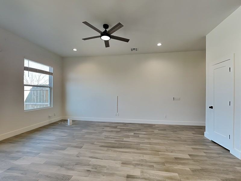 217 N Wright St - Photo 5 of 19