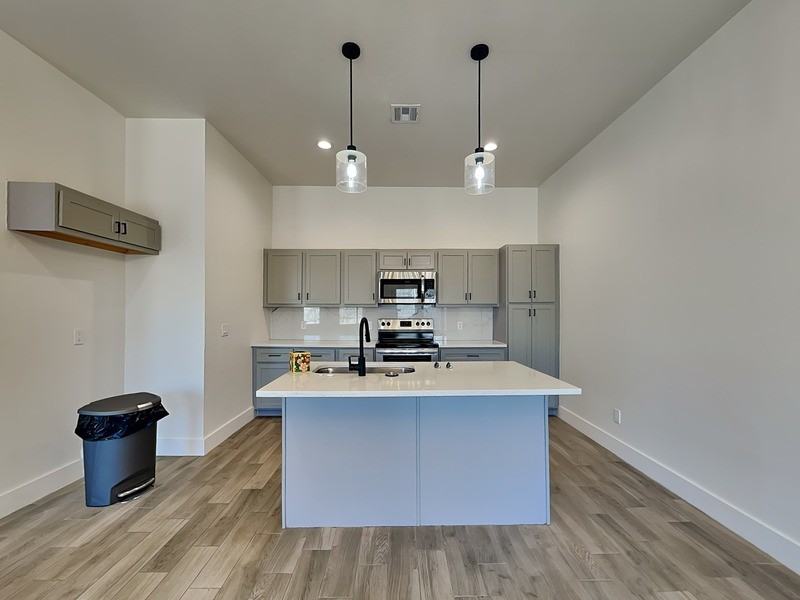 217 N Wright St - Photo 6 of 19