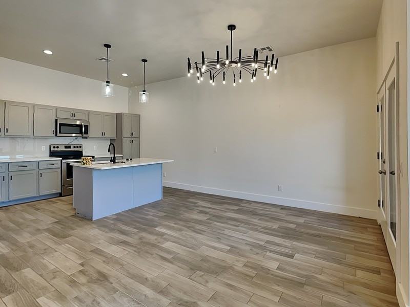 217 N Wright St - Photo 7 of 19