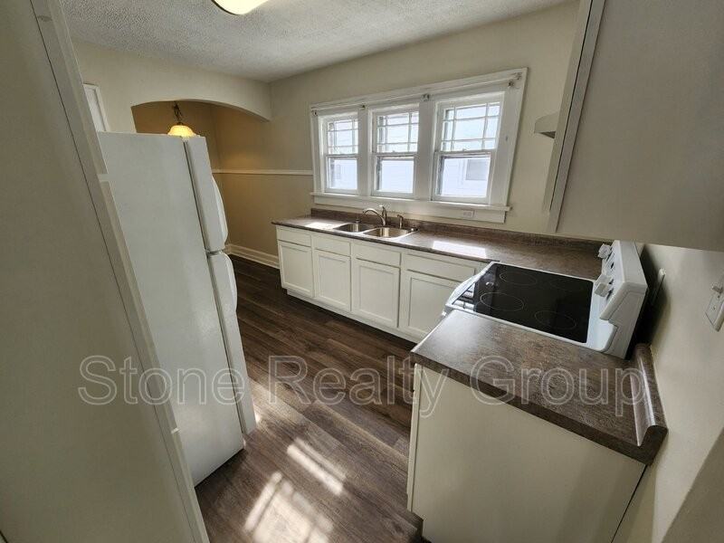 1216 S 25th St - Photo 3 of 10