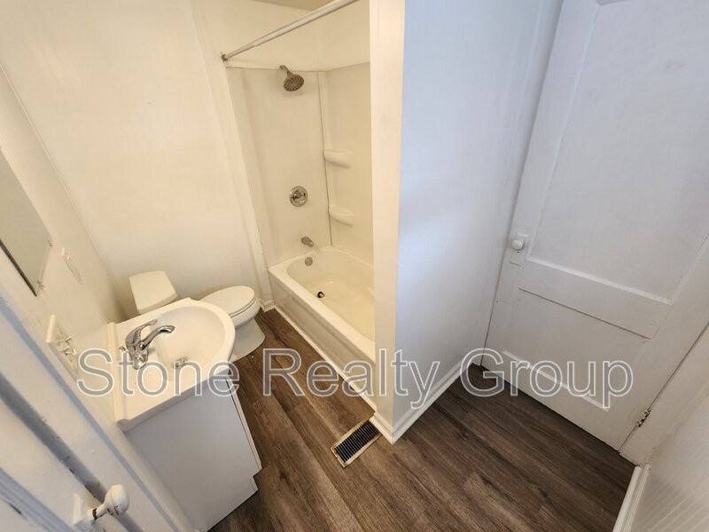 1216 S 25th St - Photo 7 of 10