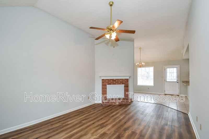 7895 Bentwood Cir - Photo 3 of 36